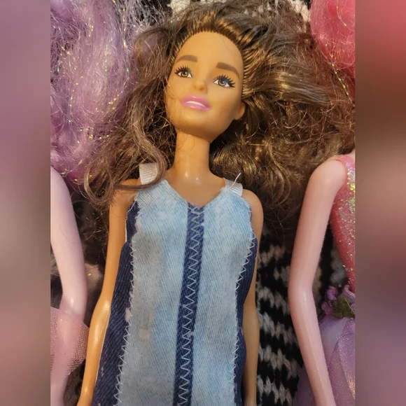 Lot Of 3 Barbies Girls Fashion Toys Dolls - Picture 7 of 10